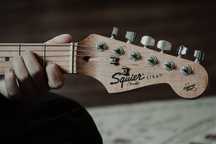 Срочно продаю FENDER Squier Bullet strat (индонезия)