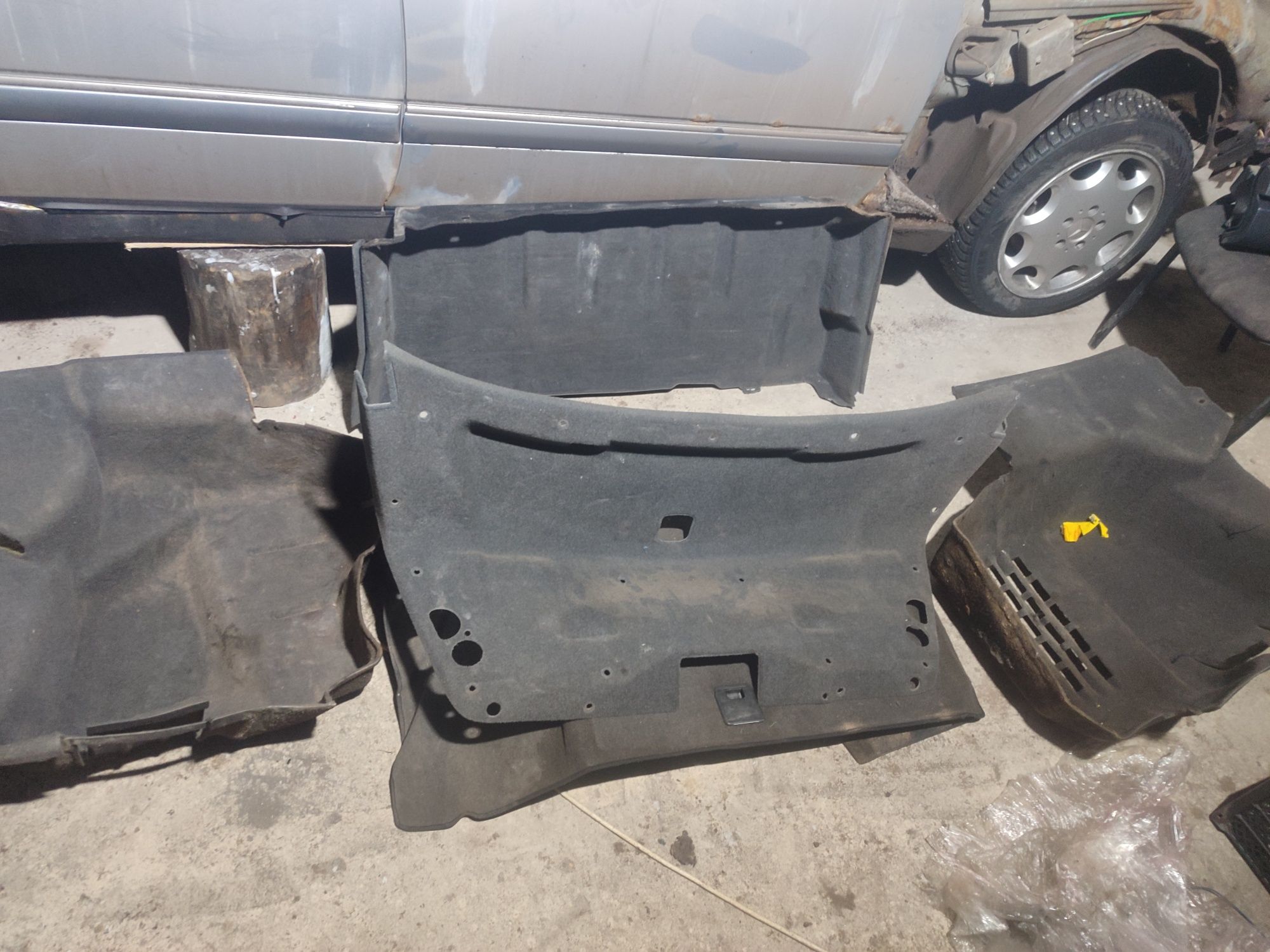 Обшивка двери на Мерседес W210