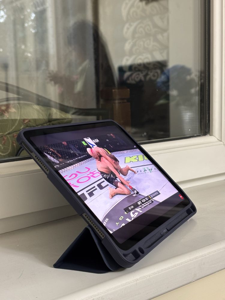 Планшет Apple iPad Air 2022 серый