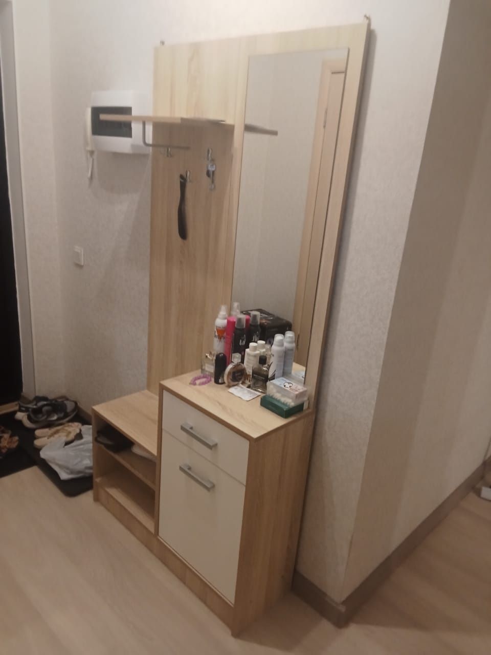 Продаю прихожую срочно