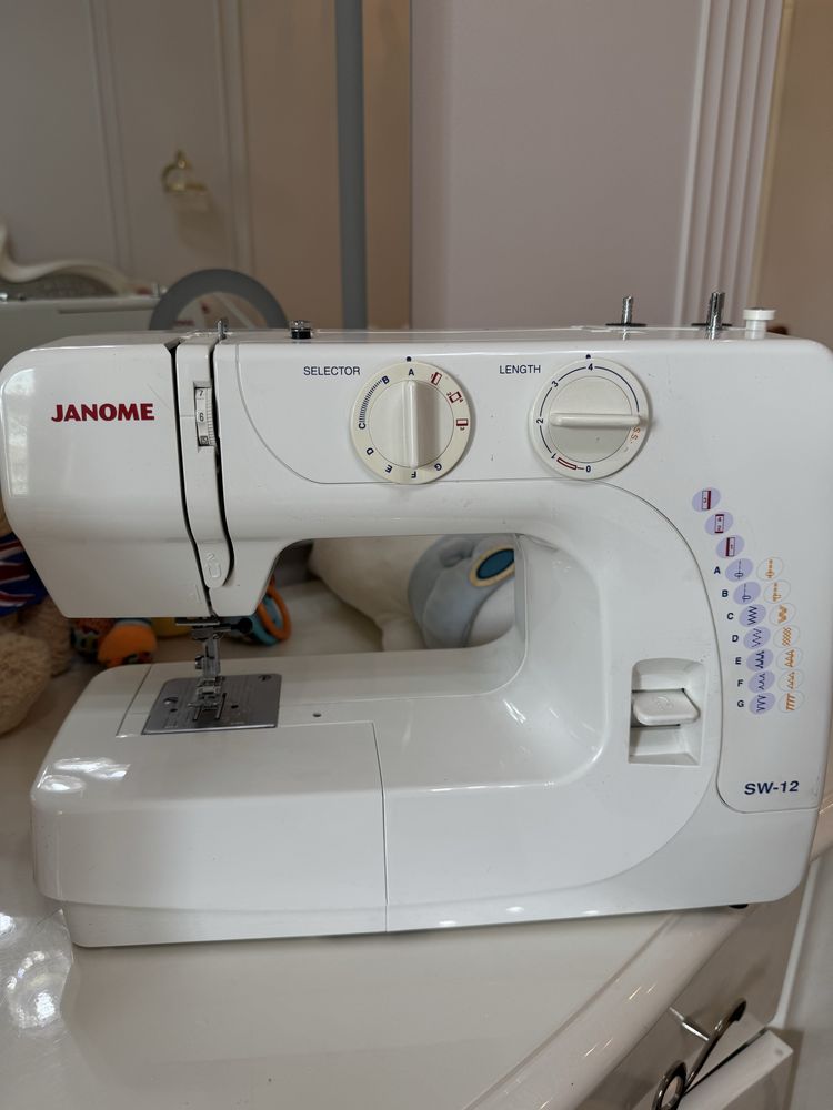 Швейная машинка Janome