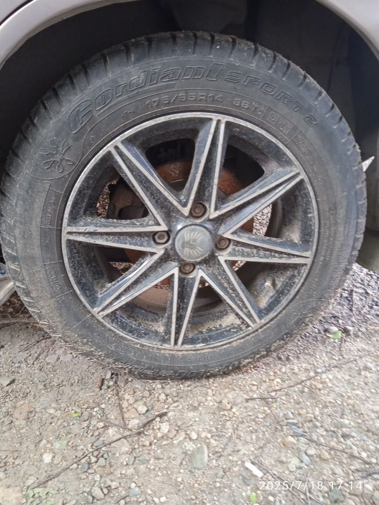 Продам диски с шинами