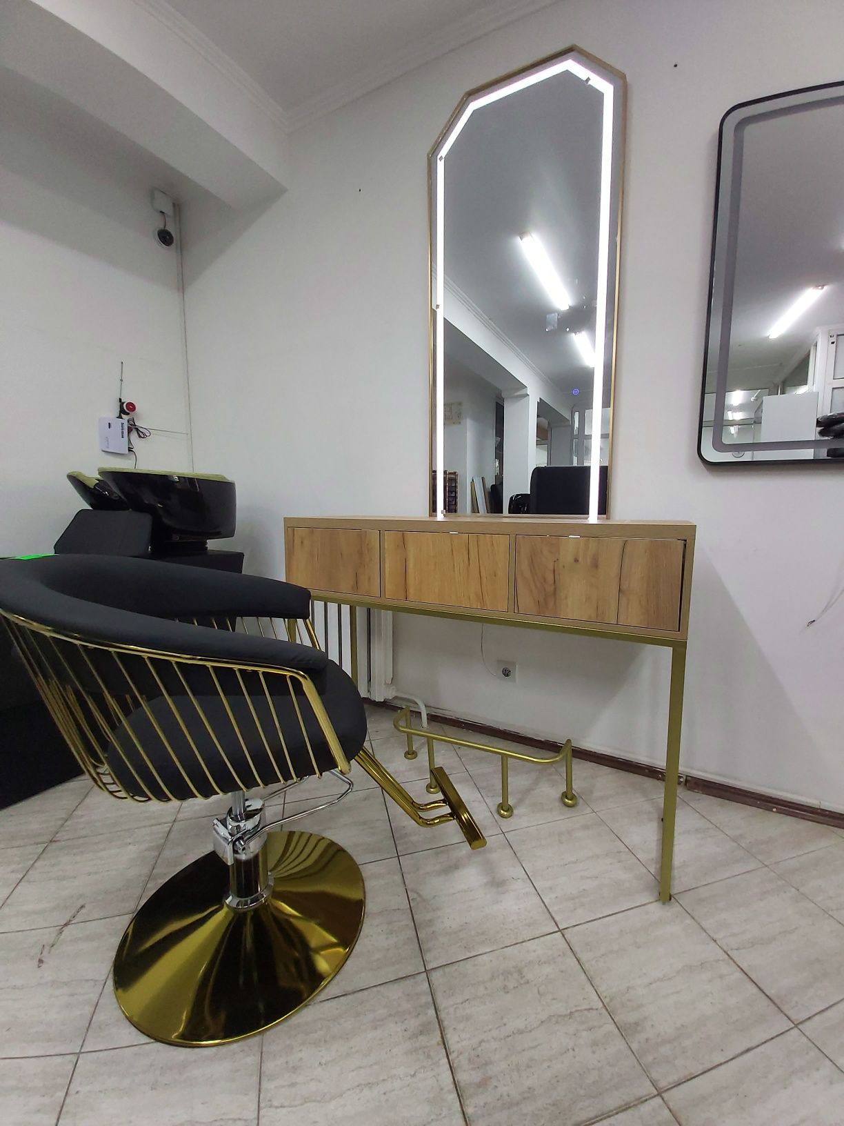 Продаем новые Парикмахерское кресло мойки для салона красоты .