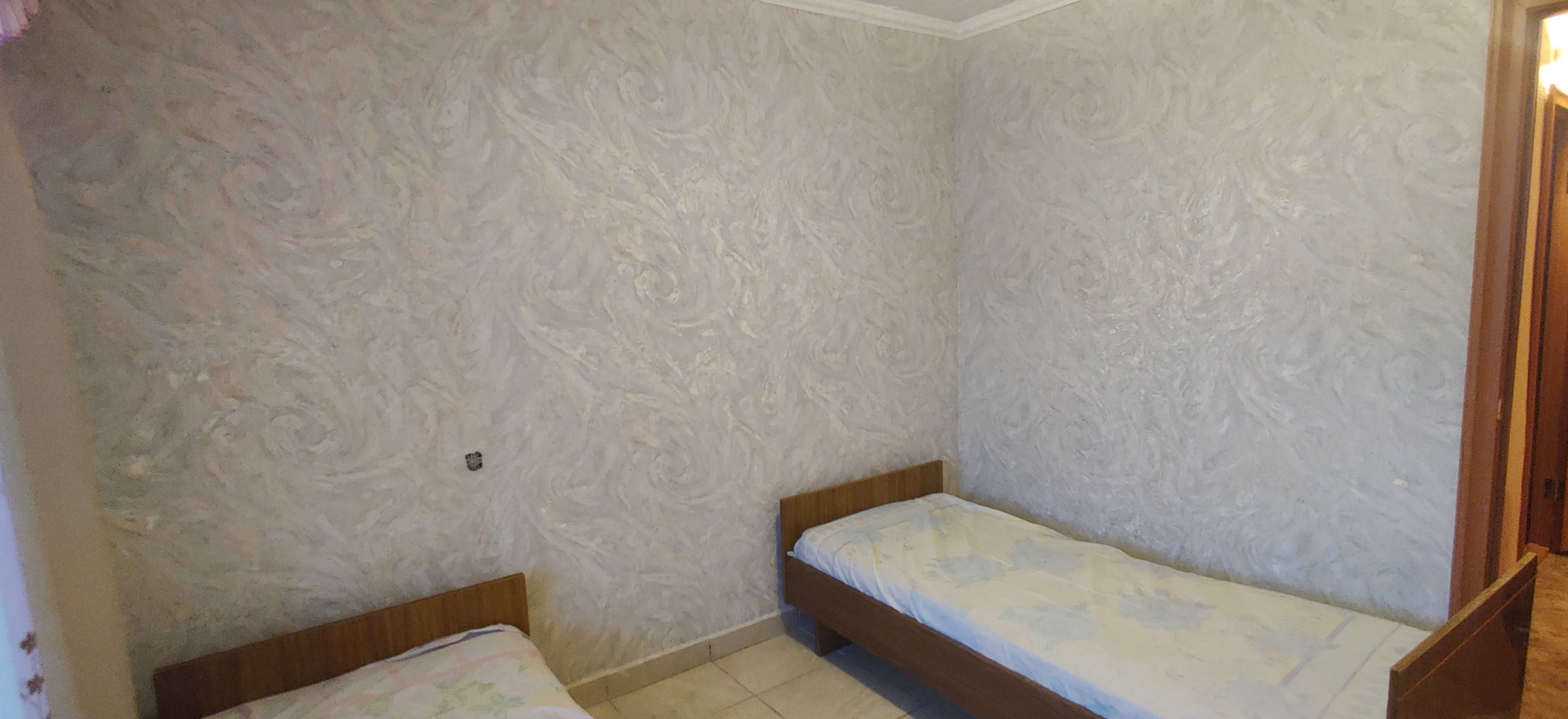 Продам 4-х комнатную квартиру в центре возле маг. Сулпак
