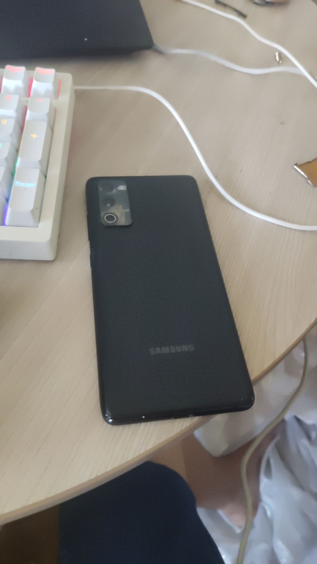 Samsung s20fe не включается не знаю почему