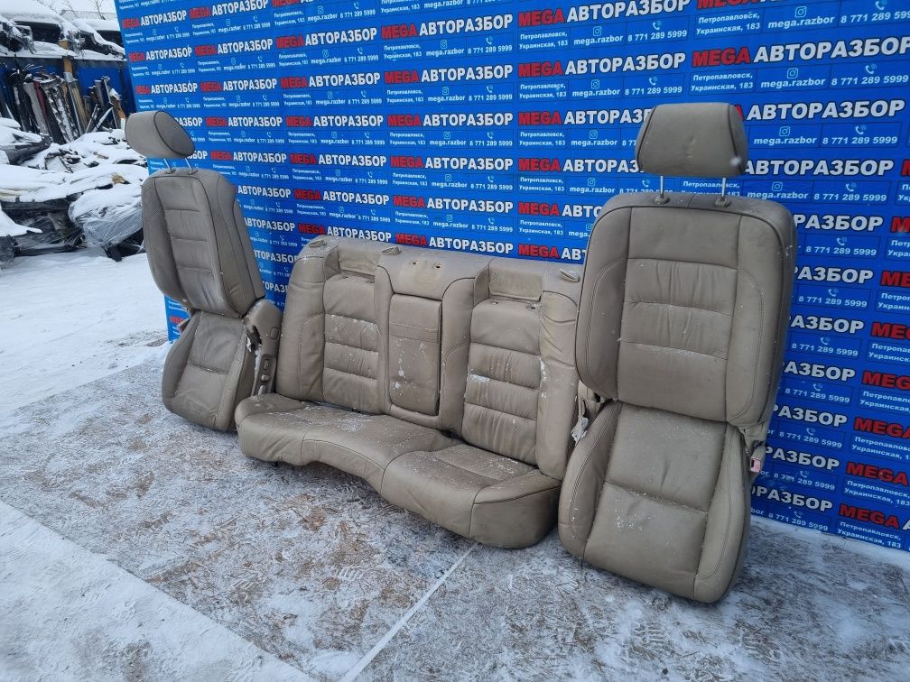 Сидения на Lexus gs300.