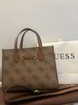 Продам сумку guess