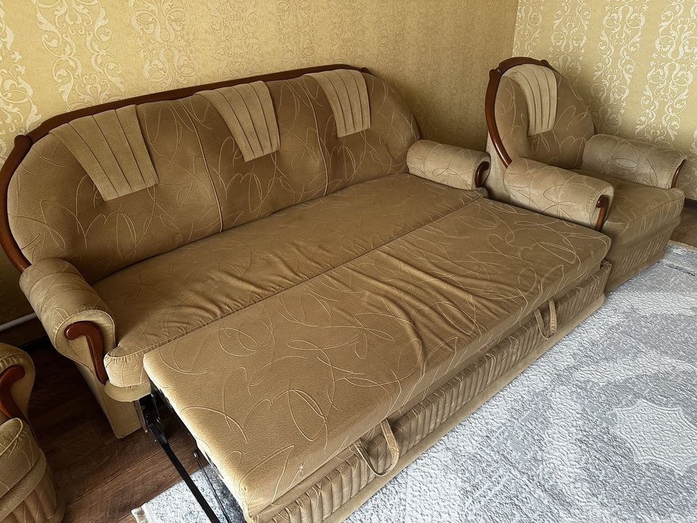 Продам диван + 2 кресла
