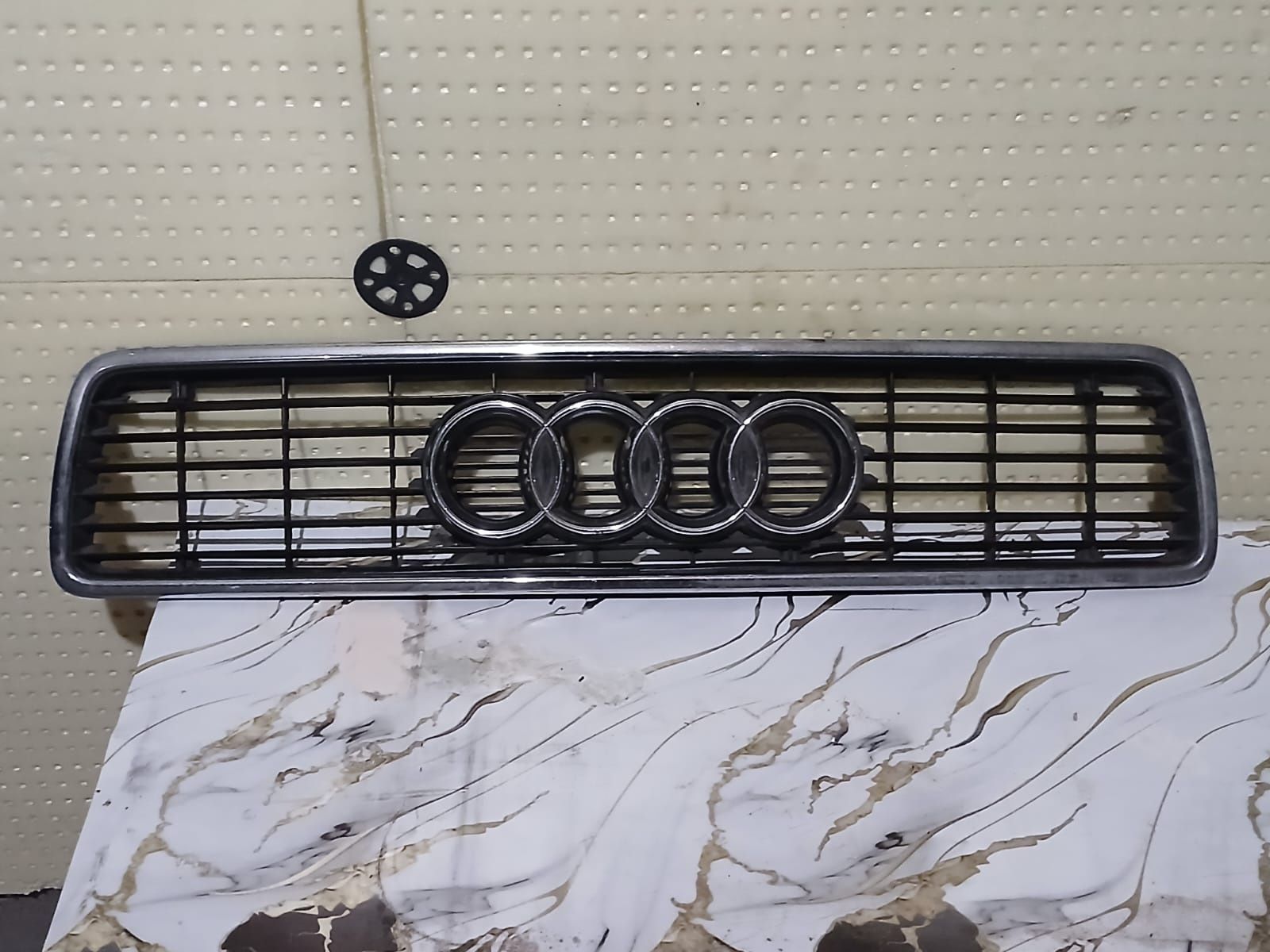 Продам рищётка ауди б4