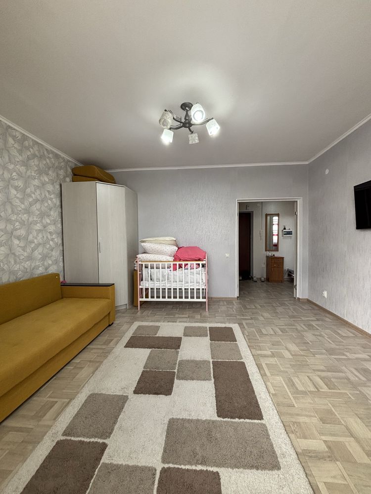 Продаётся 1 ком.  Квартира, 10 микрорайон