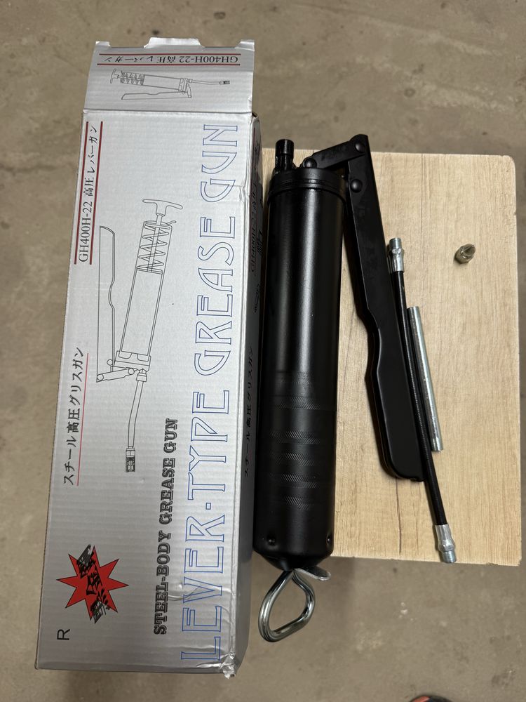 Продам шприцы для смазки.