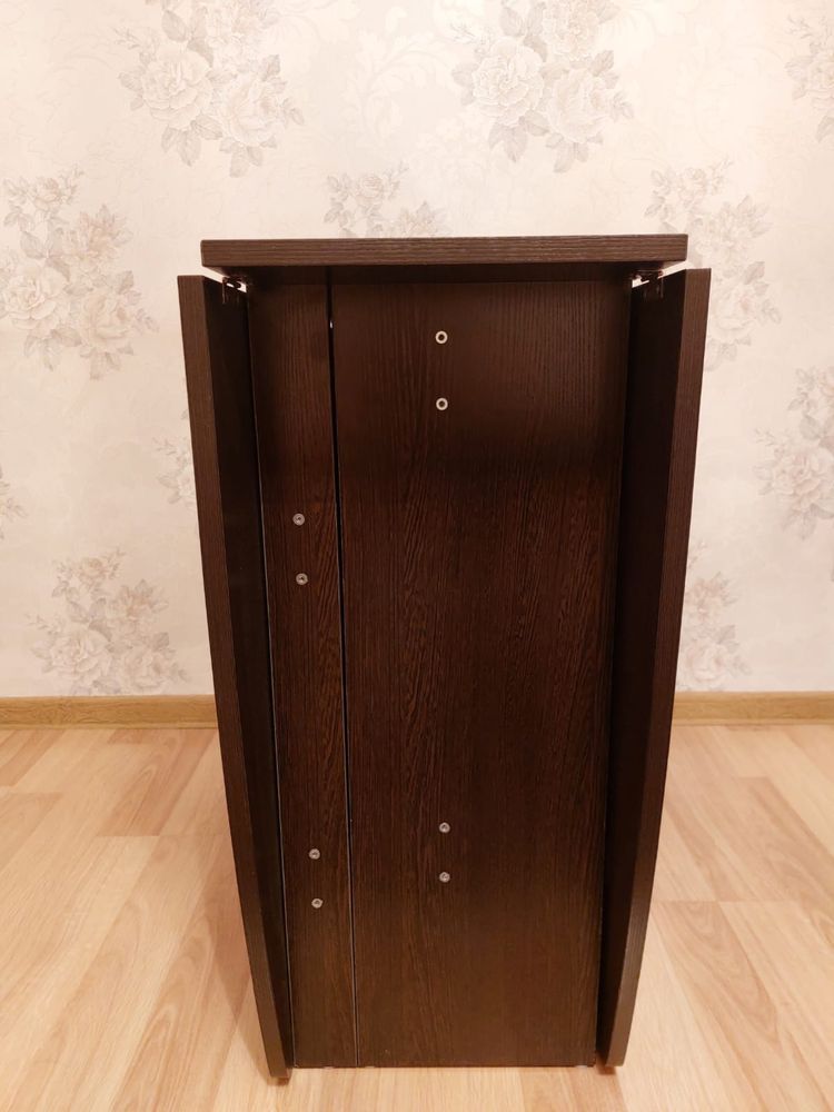 Продам стол книжку