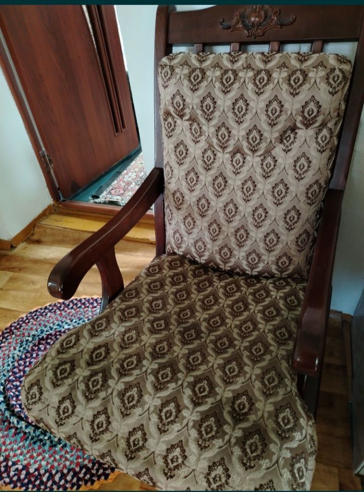 Продам  кровать-шкаф-диван, кресло качалка,
