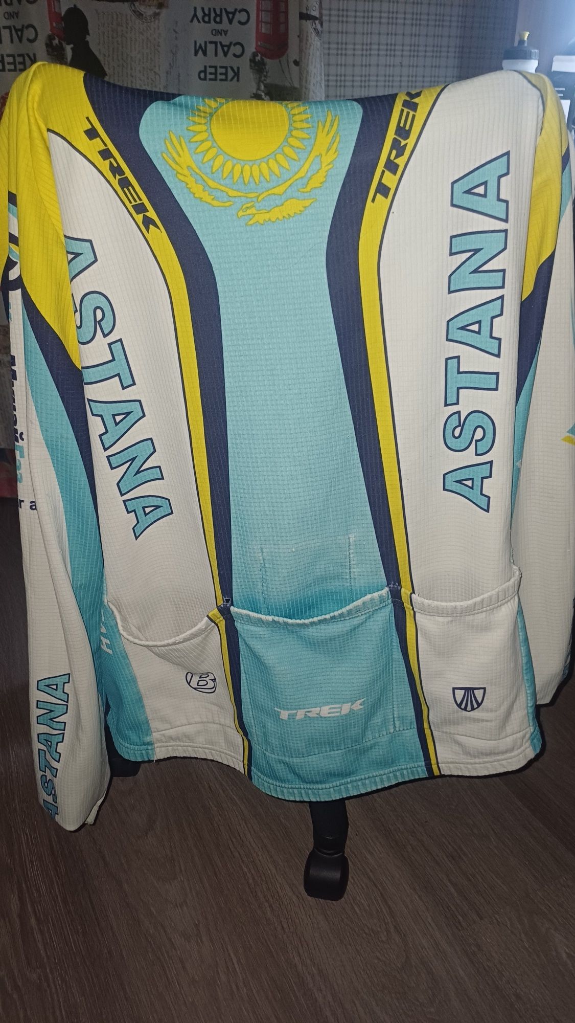 продаётся велоформа. Astana pro team с длинным руковом. На рост 175 ++