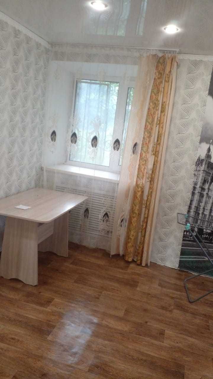 Продам 2-х комнатную квартиру срочно .