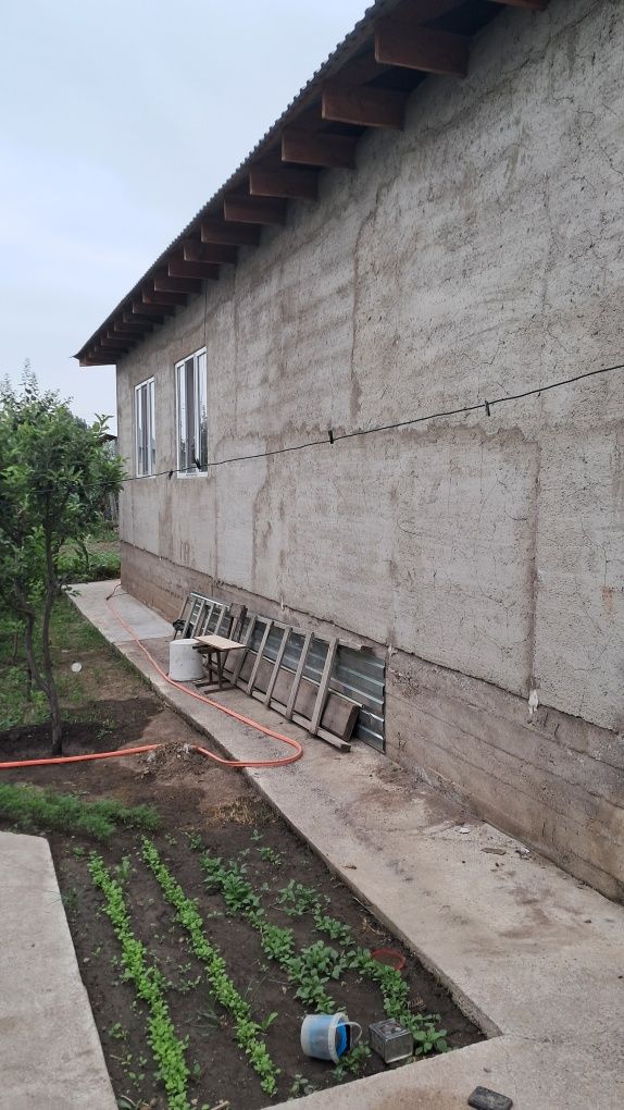 Продам Дом срочно в Коктебе 2 в хорошем месте тихий район 8сот 5комнат