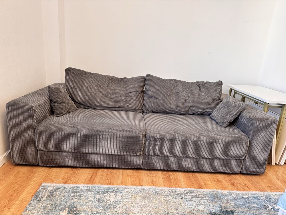Продам спальный гарнитур , шкаф, кровати, комод, тумбу IKEA