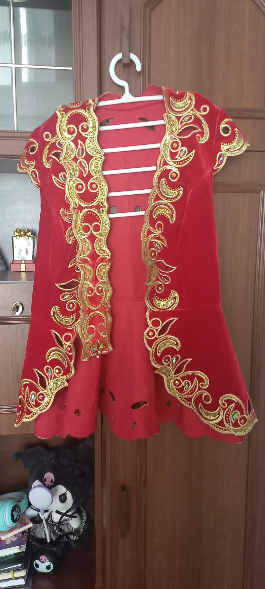 Кажекей, көйлектер сатылады.