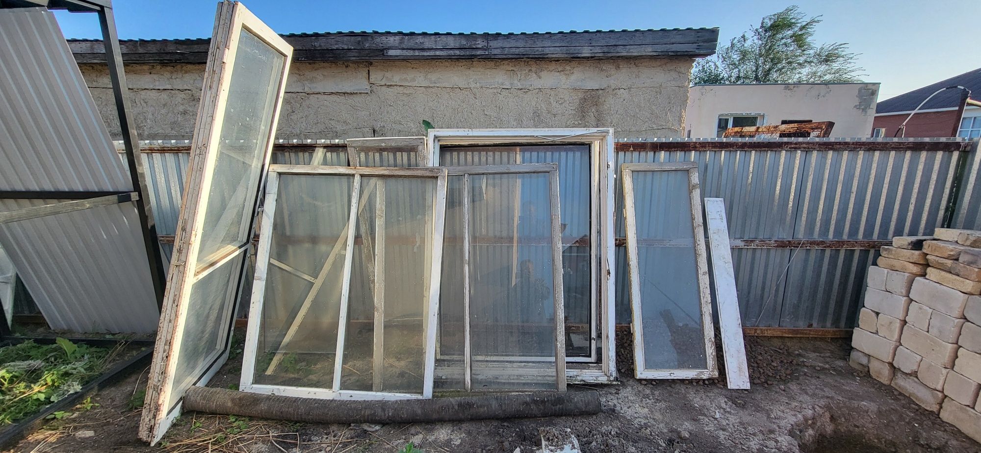 Продам рамы с окнами