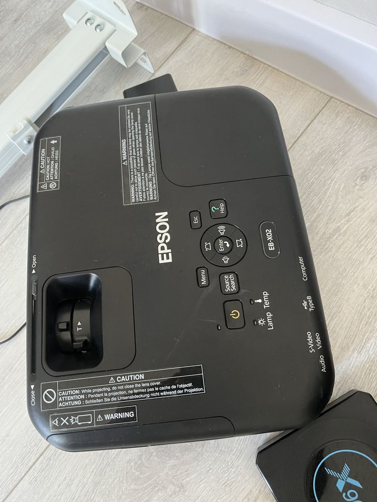 Два комплекта: Проектор Epson + акустика Microlab,