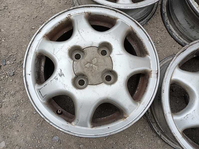 Продам легкосплавные диски на автомашину Mitsubishi Galant