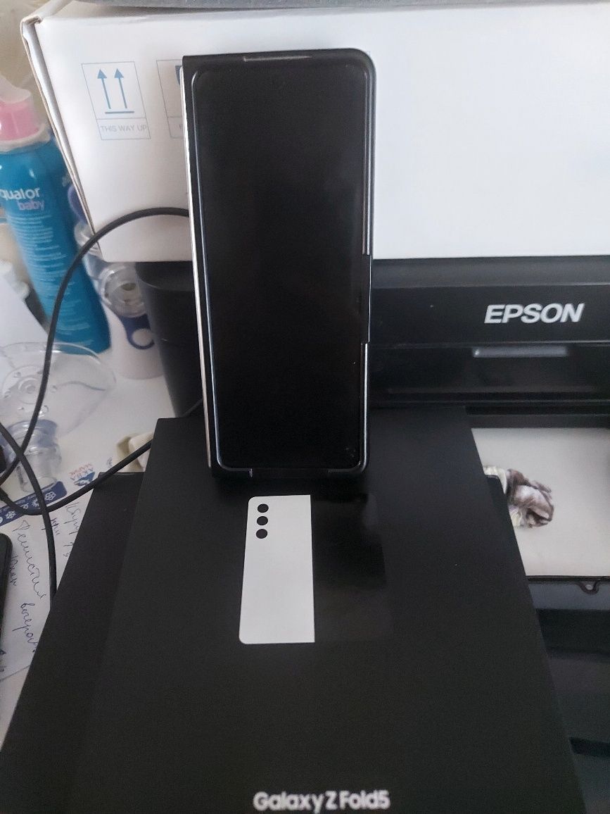 Продам samsung fold5 новый