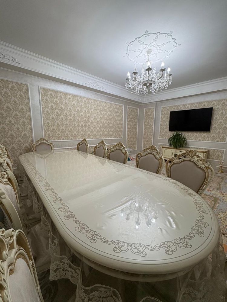 Стол со стульями
