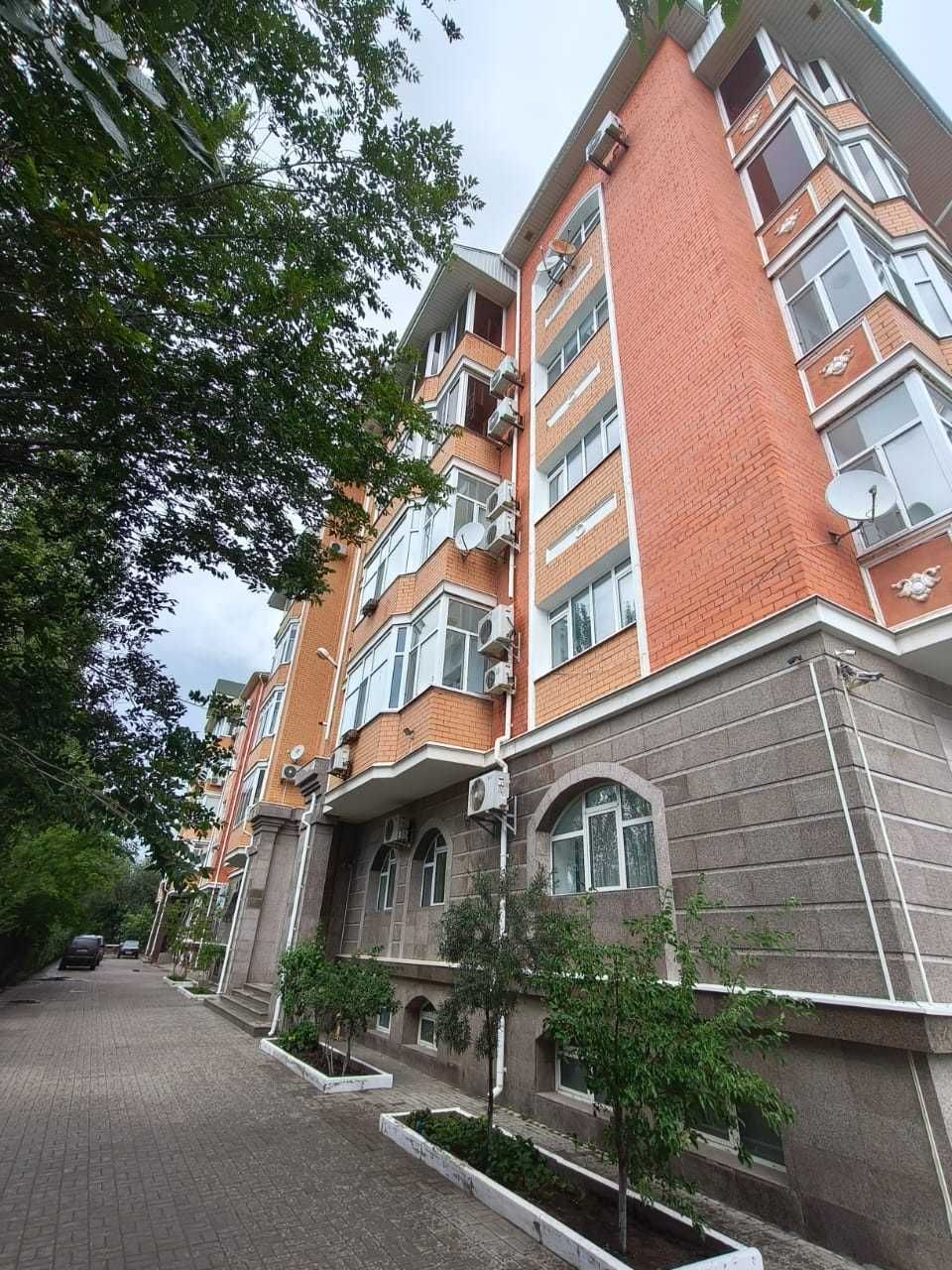 Продаётся цокольный этаж в элитном доме