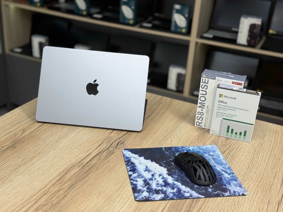 MacBook Air 13.6 M2 / 8GB / 256GB — идеальное состояние, АКБ 100%