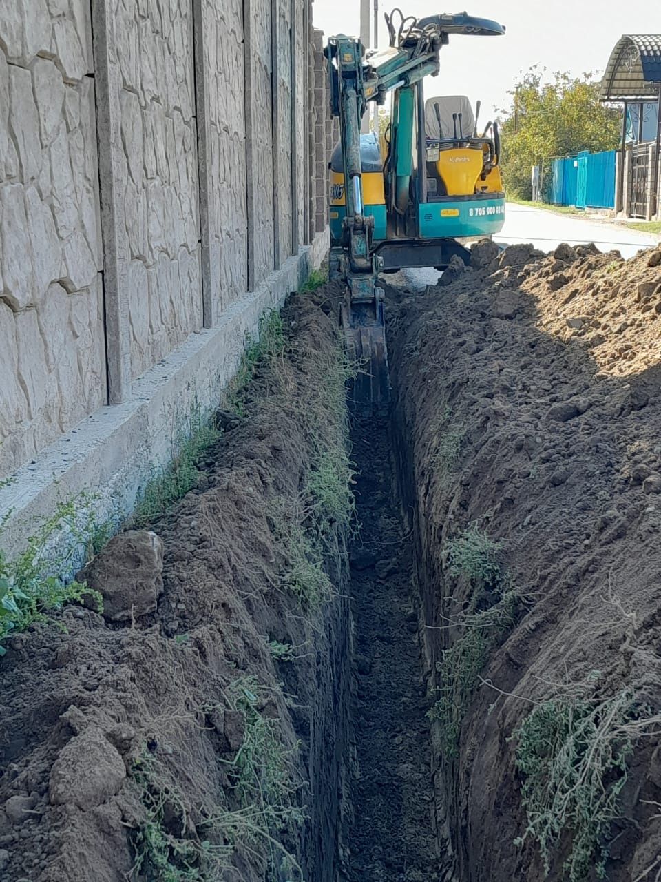 Экскаватор Копаем ровно  аккуратно траншея водопровод канализация