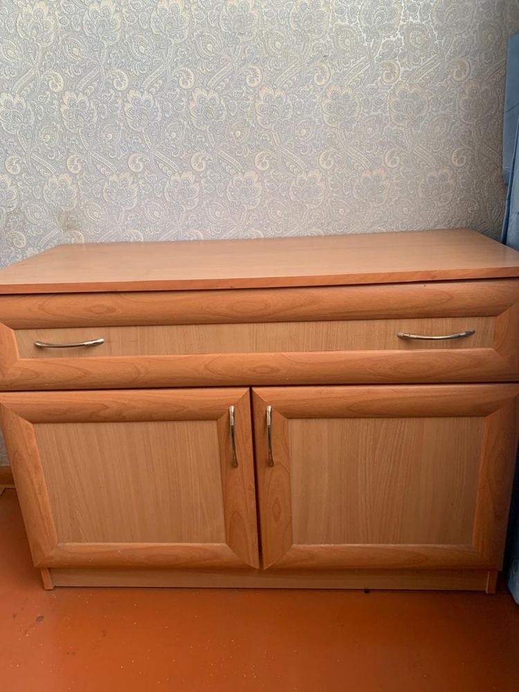 Продам шкаф и тумбочку в хорошем состоянии!