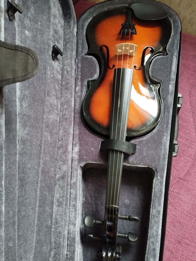 Продам скрипку, почти новую 4/4