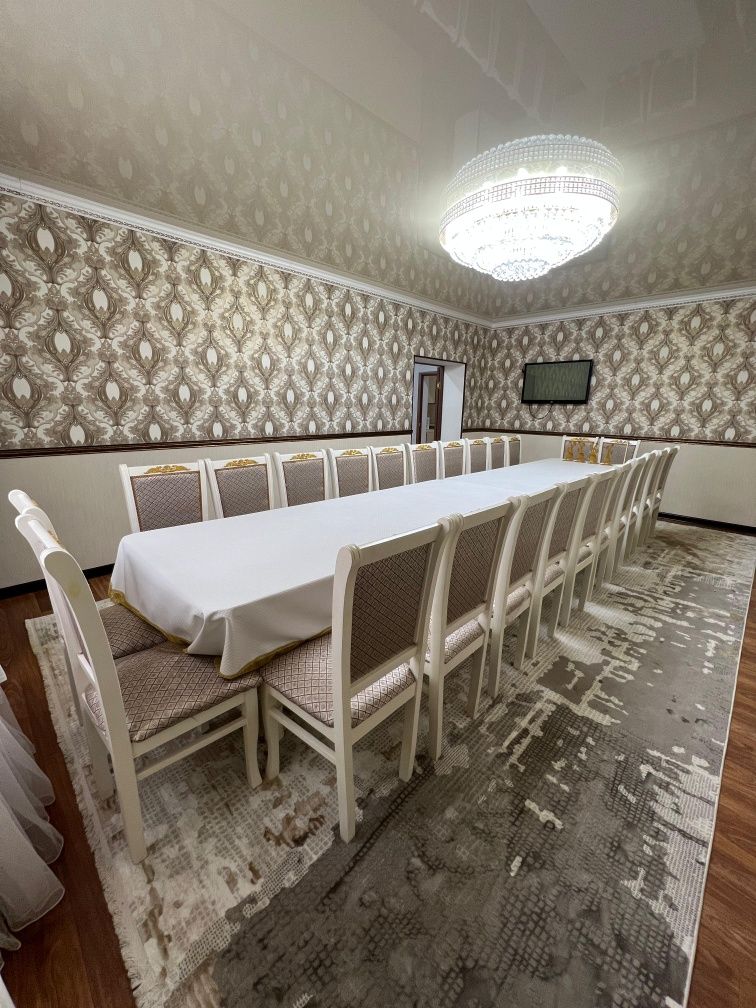 Продаю очень хорошем качестве столы и стуля в полном комплекте