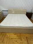 Продам двухспальную кровать с матрасом
