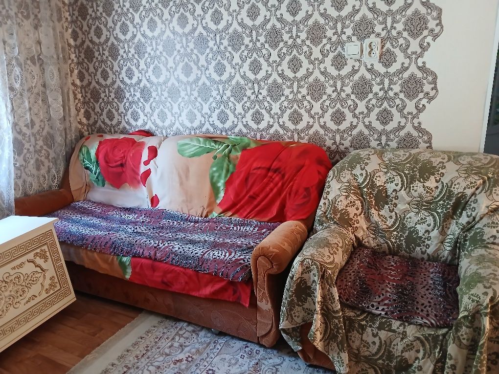 Продается диван с креслой