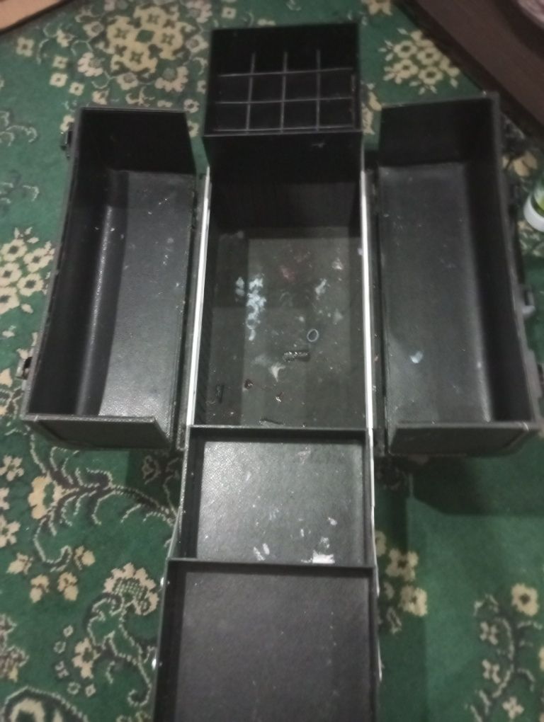 Продам чумадан . Для маникюра . Продам  не дорого