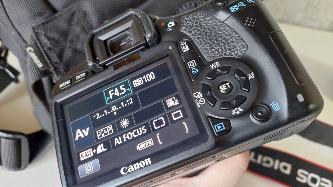 Продается Canon EOS 550D с объективом 15-85mm + 2 подарка