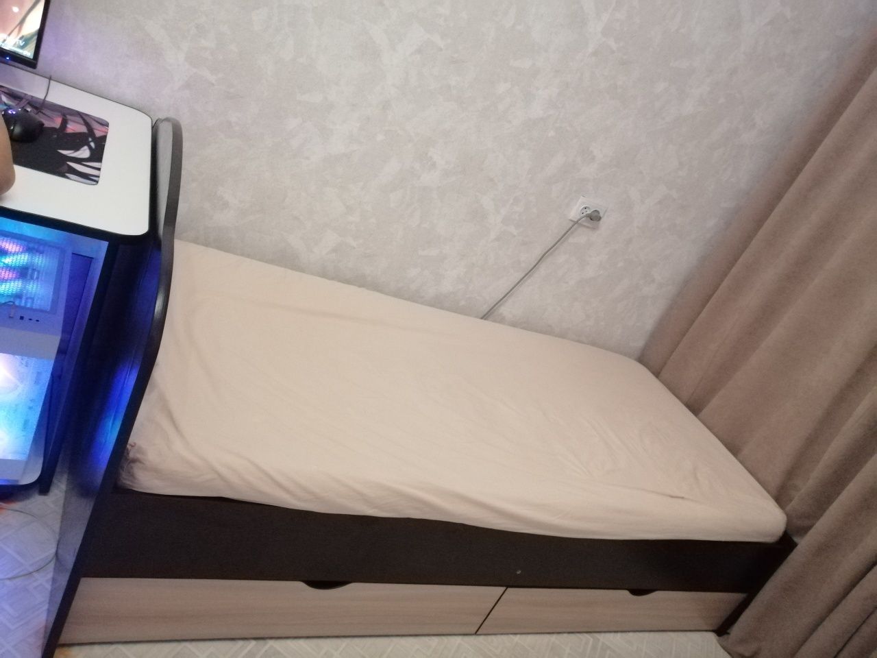 Продам кровати 2 шт. Цена за 1 шт.