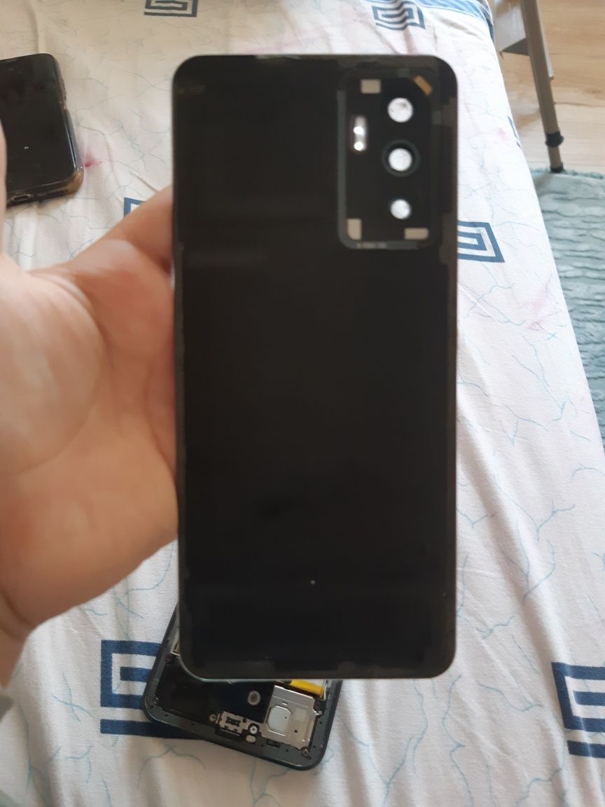 Продам на зопчасти телефон  VIVO  марку доконца не знаю
