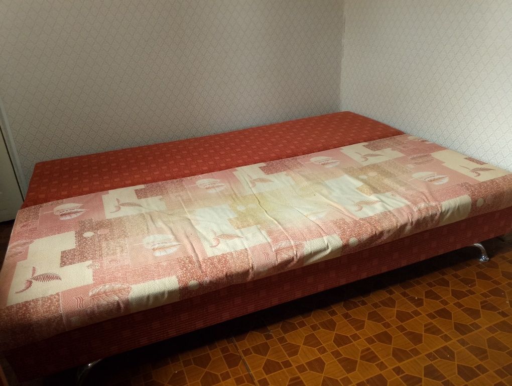 Продам тахту, в хорошем состоянии