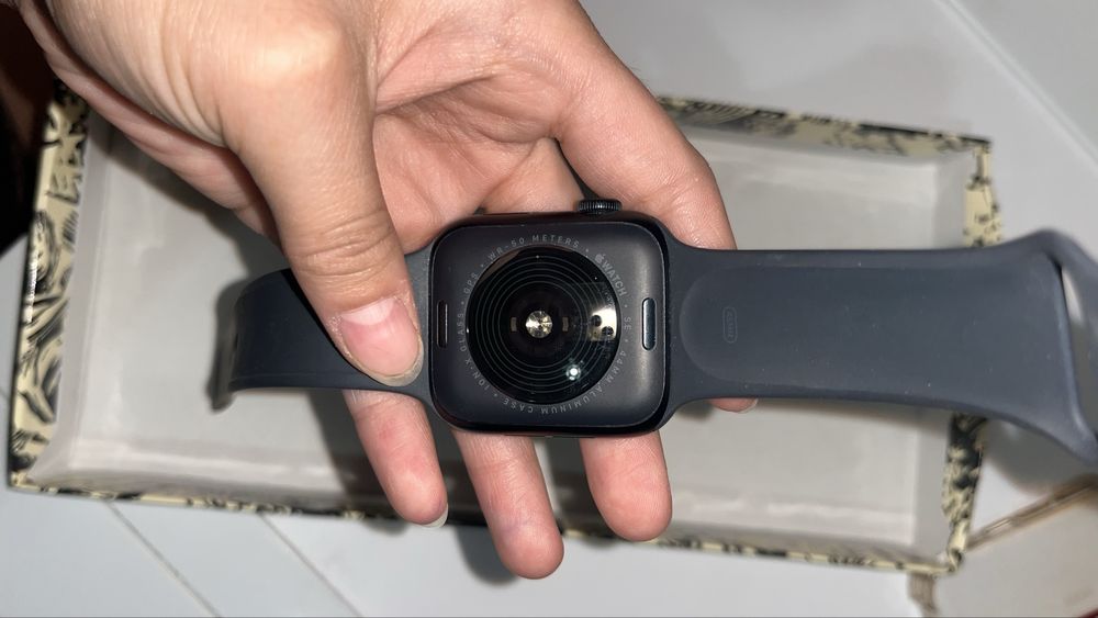 Продаётся IPHONE 13+APPLE WATCH . Телефон и часы в хорошем состоянии .