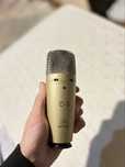 микрофон Behringer C-3 золотистого цвета