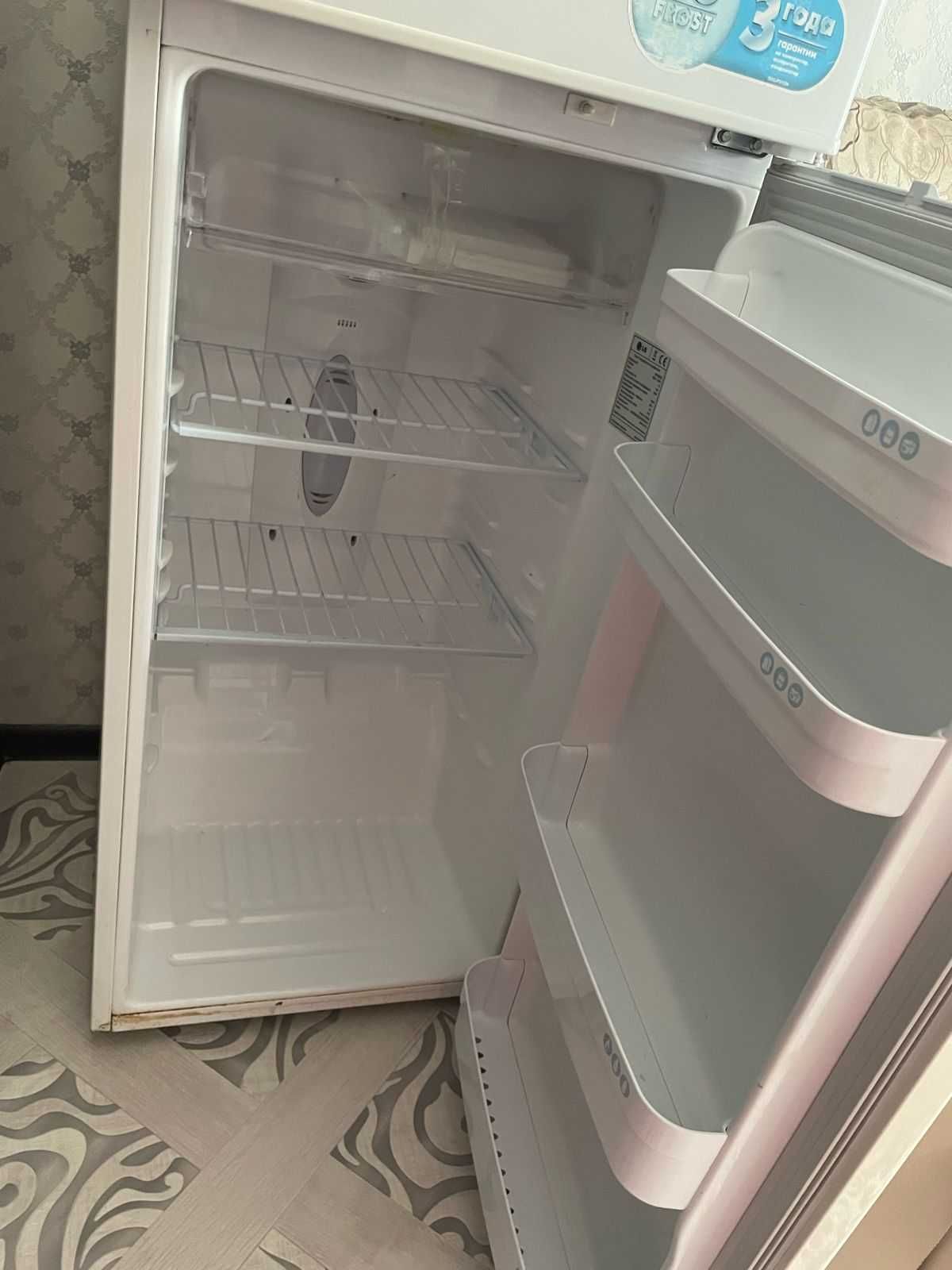 Продам холодильник - цена 5000
