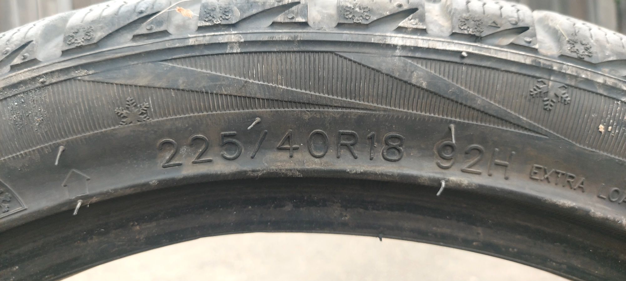 Продам два балона R18  225/40