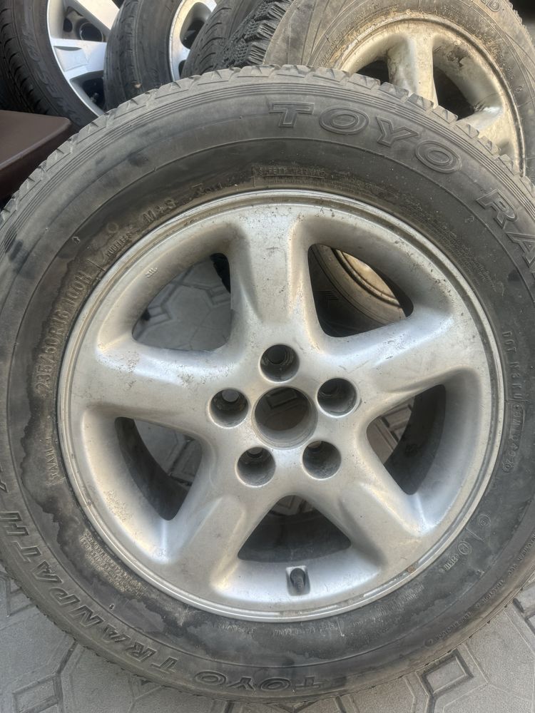 Один диск привозной на RAV4