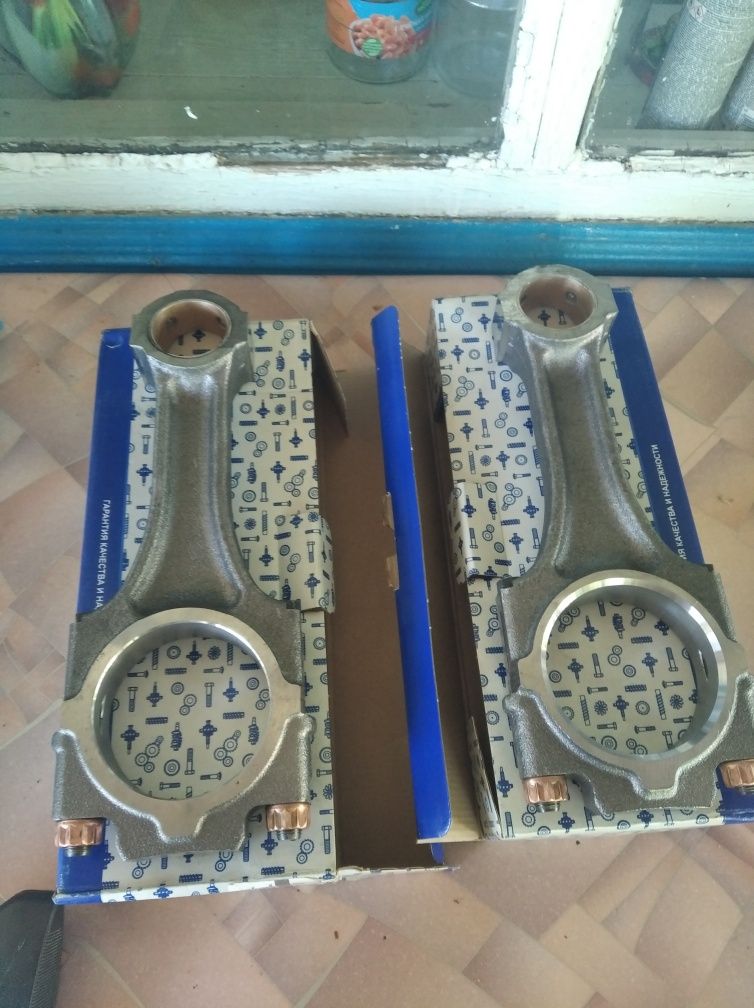 Продам 2 новых шатуна двигателя КамАЗ и головку