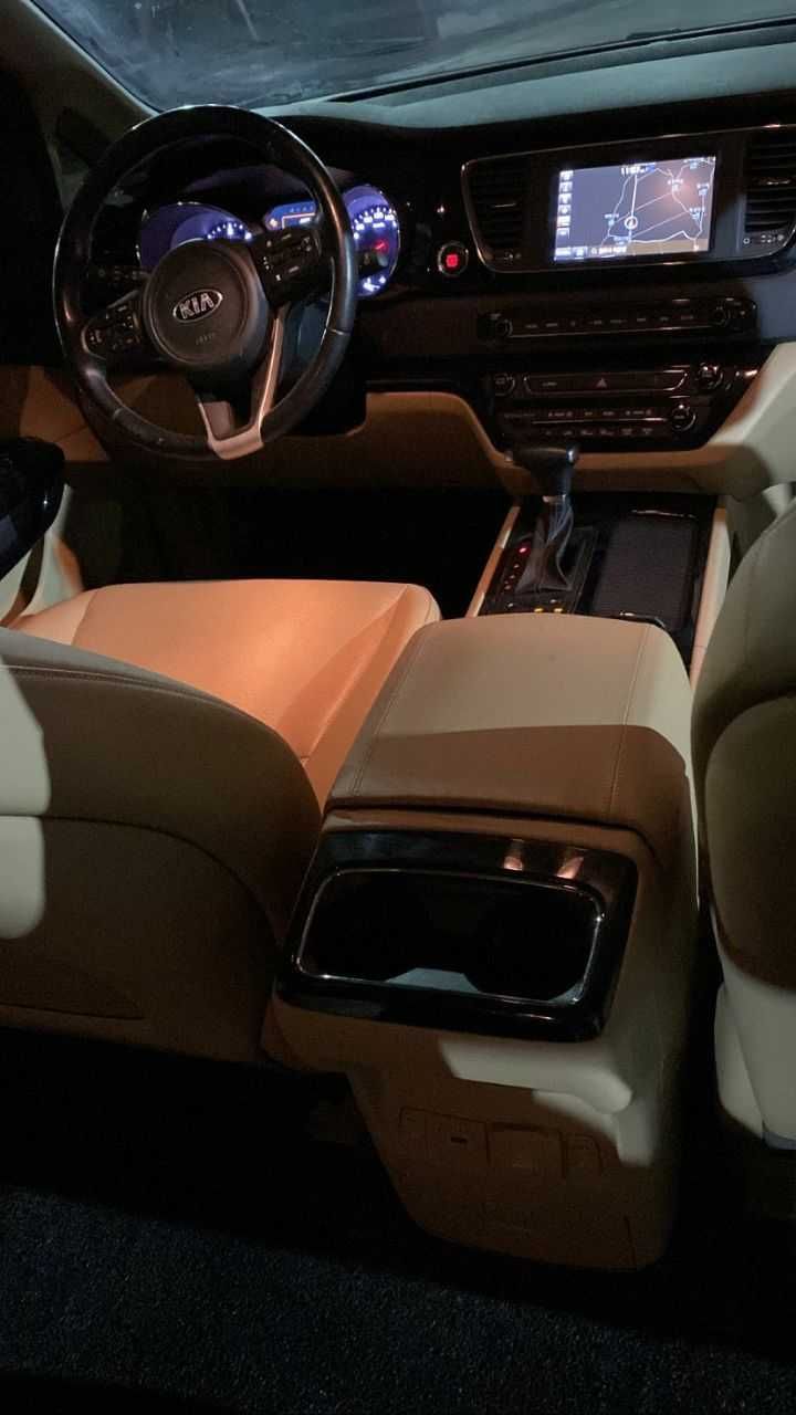 Kia Carnival из кореи