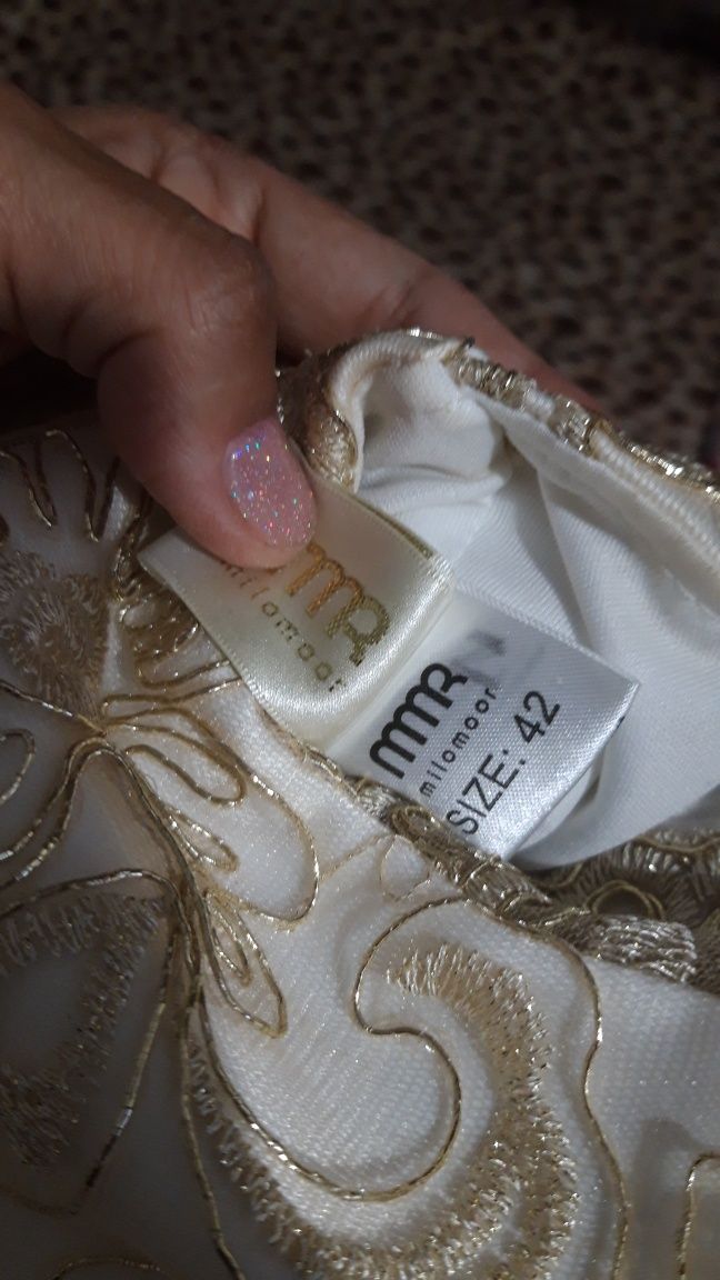 продам платье одевала один раз