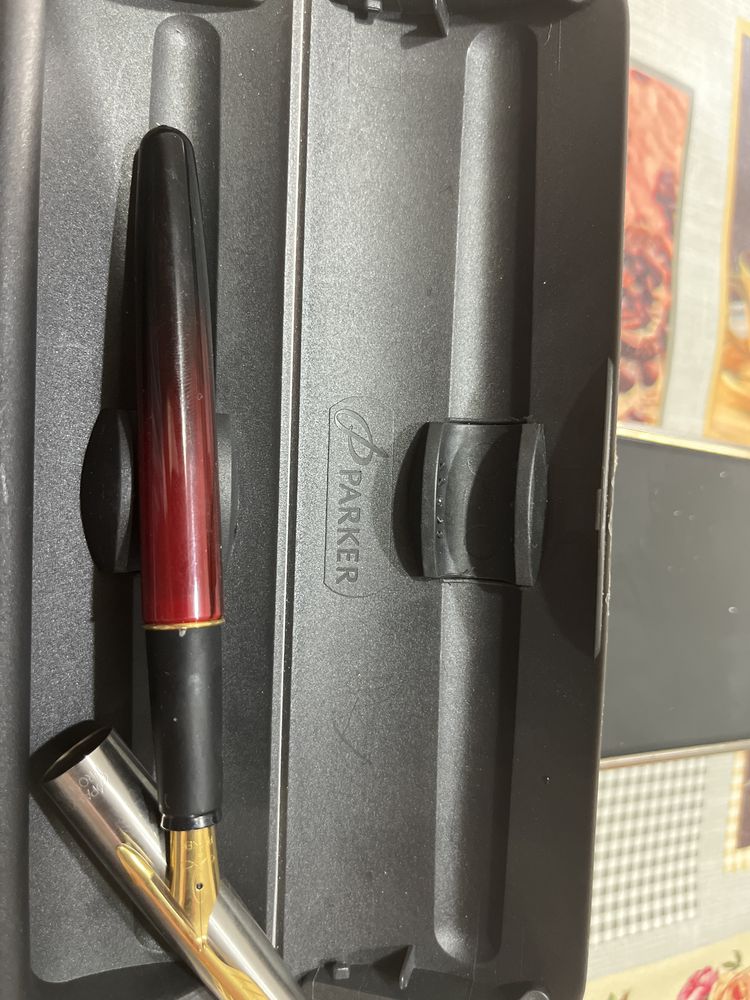 Продам чернильную ручку Parker