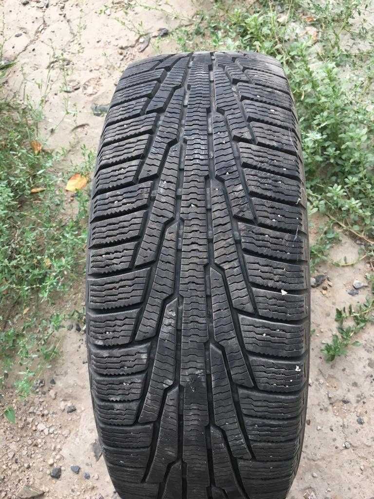 Продам шины зимние на Тойота Камри 40